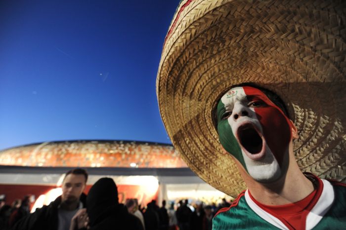 Fans Watching World Cup (28 pics)