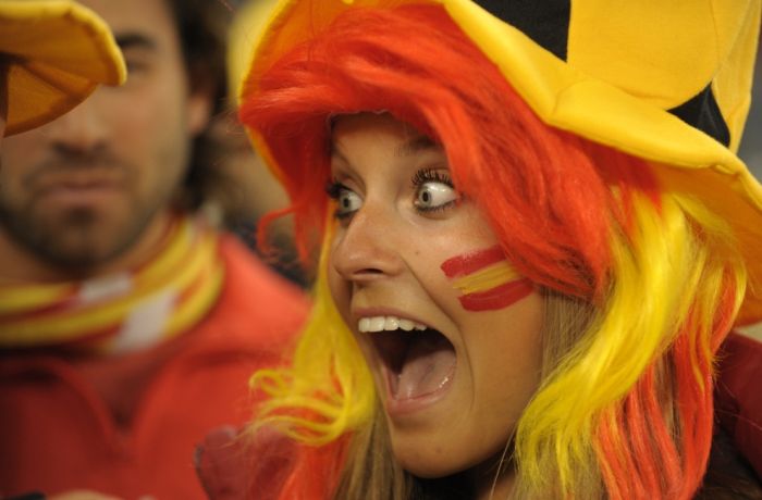 Fans Watching World Cup (28 pics)