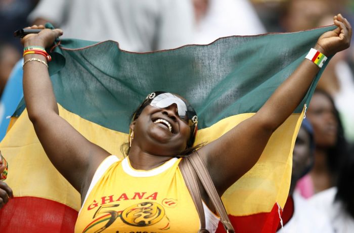 Fans Watching World Cup (28 pics)