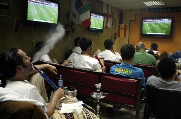 Fans Watching World Cup (28 pics)