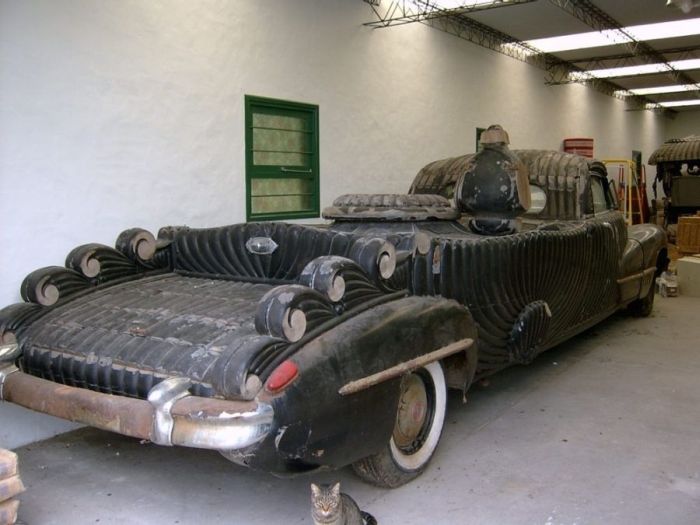 Strange Looking Hearse from Argentina (12 pics)
