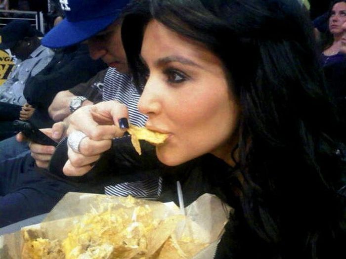 Celebrities Eating (49 pics)