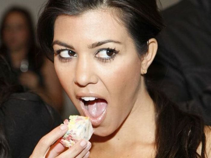Celebrities Eating (49 pics)