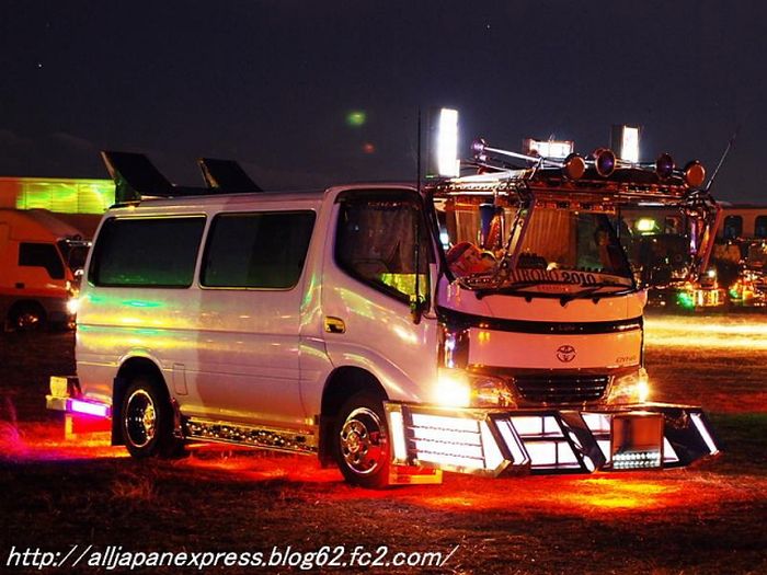 Bōsōzoku-Style Cars (49 pics)