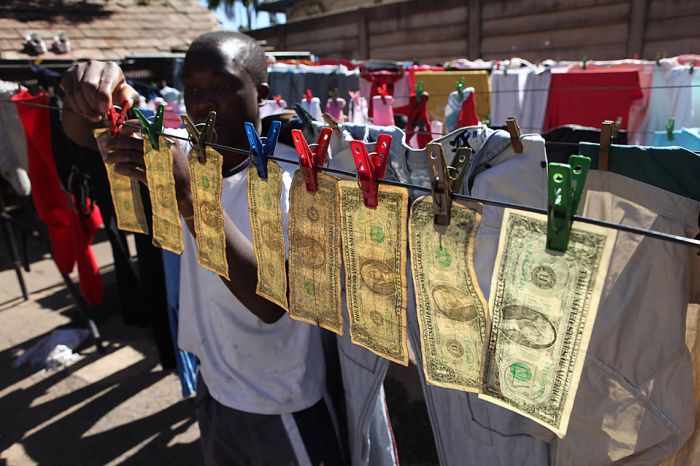 Money Laundering. Zimbabwean Style (5 pics)