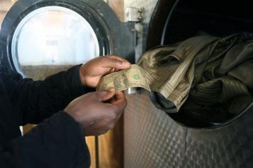 Money Laundering. Zimbabwean Style (5 pics)