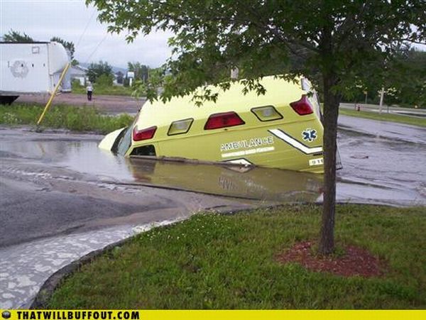 Vehicles in Funny and Strange Situations (75 pics)