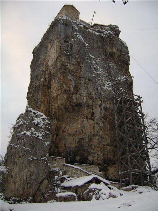 Churches Built on Rocks (12 pics)