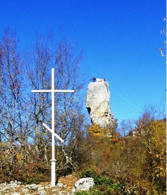 Churches Built on Rocks (12 pics)