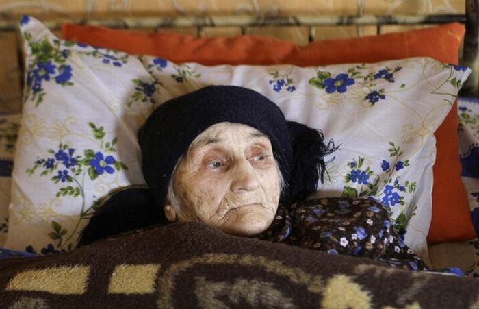 The Oldest Person in the World Turns 130 (14 pics)