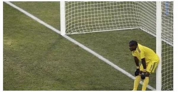 The Calmest Goalkeeper of World Cup 2010 (6 pics)