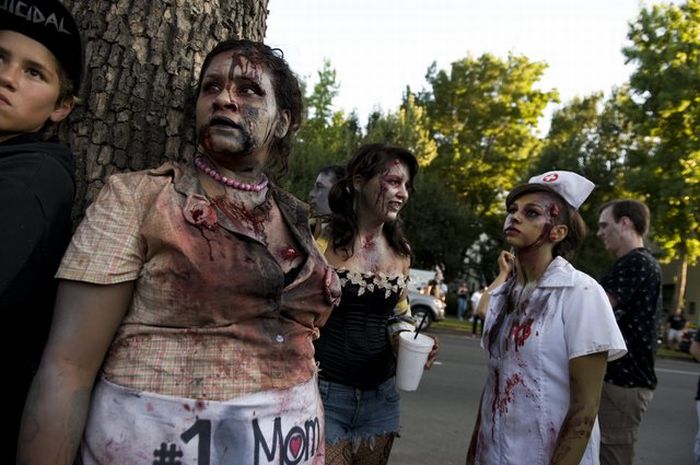 Sacramento Zombie Walk (16 pics)