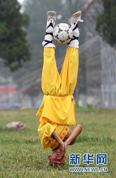 Shaolin Soccer in Real Life (9 pics)