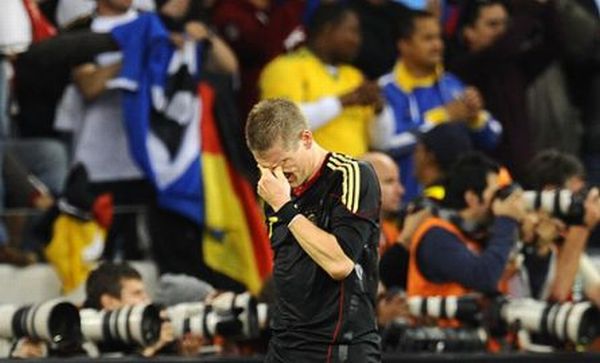 Tears of Soccer. When Grown Men Cry (20 pics)