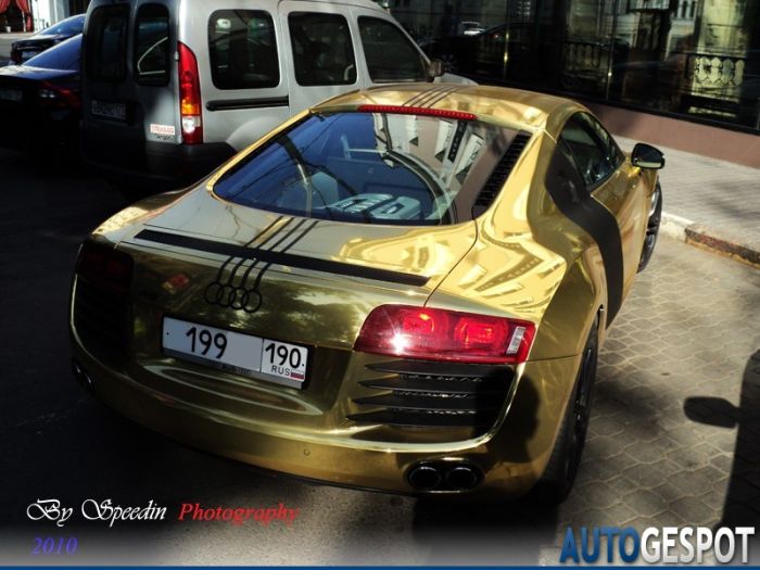 Golden Audi R8 From Russia (4 pics)