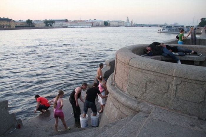 Mafia Style Prank in Russia (10 pics)