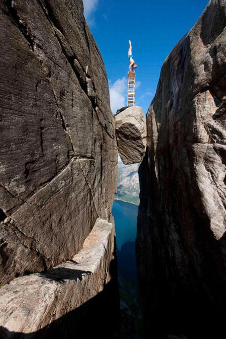 Balancing on the Edge of a Cliff (18 pics)