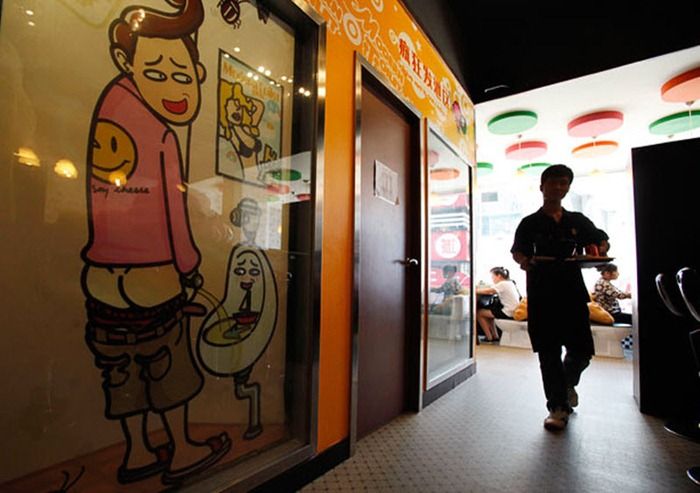 New Toilet Restaurant Opened in China (10 pics)