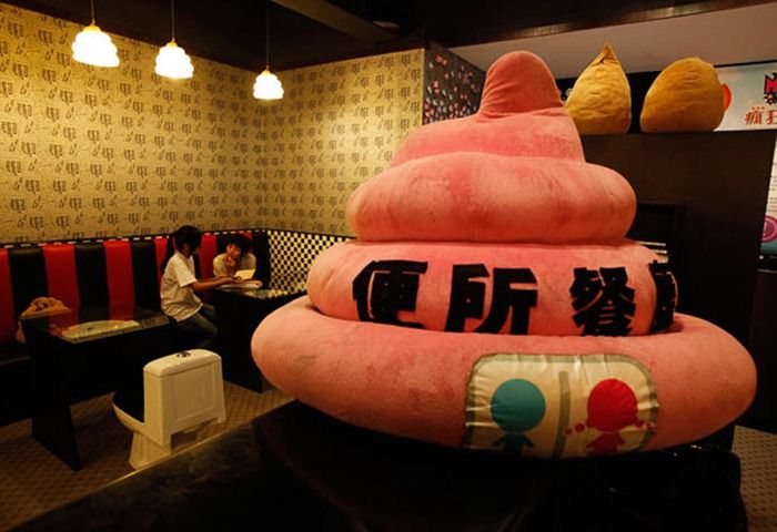 New Toilet Restaurant Opened in China (10 pics)