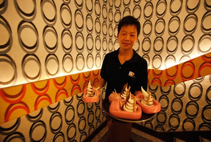 New Toilet Restaurant Opened in China (10 pics)