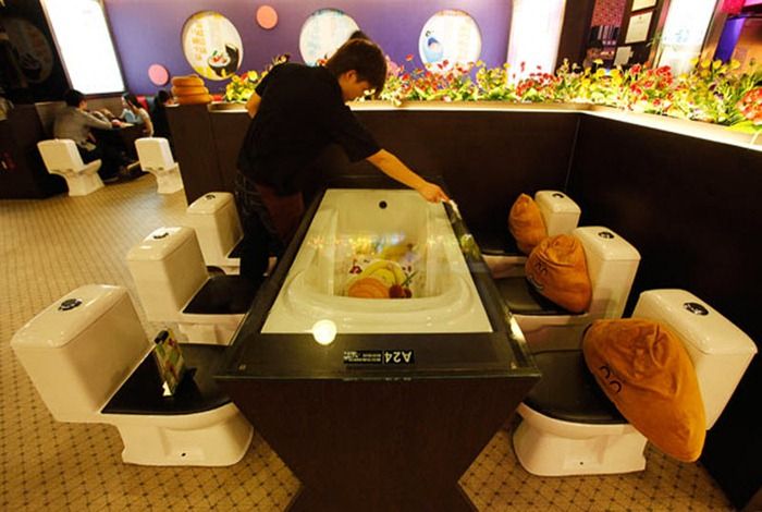 New Toilet Restaurant Opened in China (10 pics)