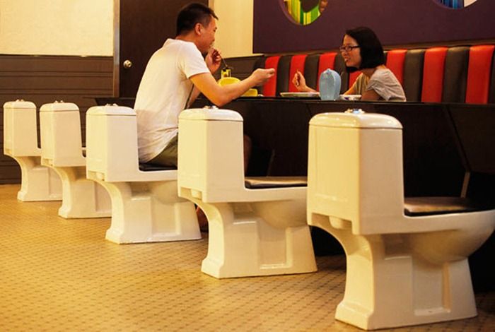 New Toilet Restaurant Opened in China (10 pics)