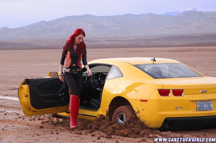 Car Stuck Girls. Part 2 (65 pics)