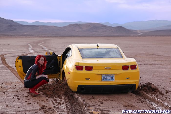 Car Stuck Girls. Part 2 (65 pics)