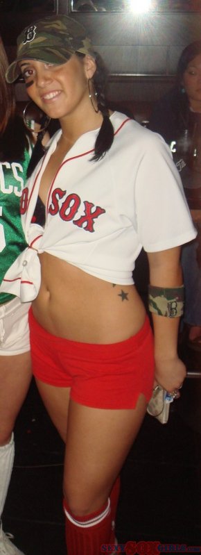 Sexy Red Sox Fans (41 pics)