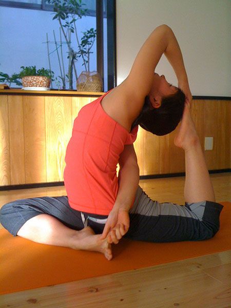 Stunning Yoga Positions (23 pics)
