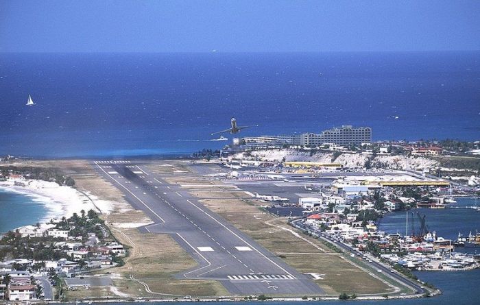 Amazing Aerial View of Airport Runways (52 pics)