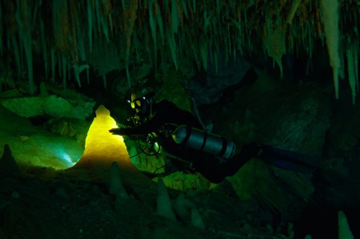 Amazing Caves of the Bahamas (23 pics)