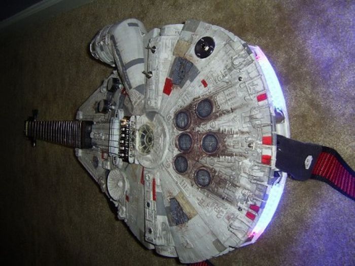 Star Wars-Themed Electric Guitar (5 pics)