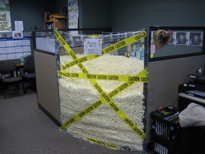 Awesome Office Cube Pranks (21 pics)