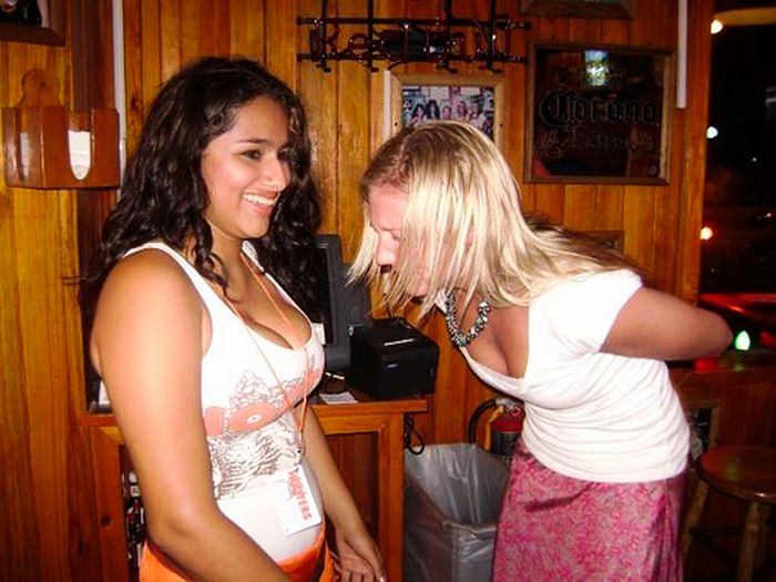 Motorboating Girls (110 pics)