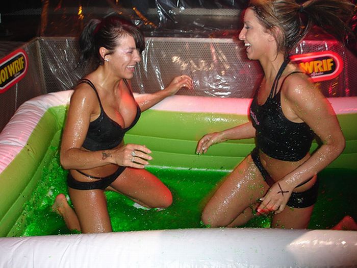 Jell-O Wrestling Bikini Babes (34 pics)