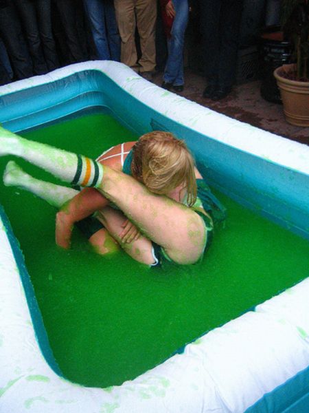 Jell-O Wrestling Bikini Babes (34 pics)