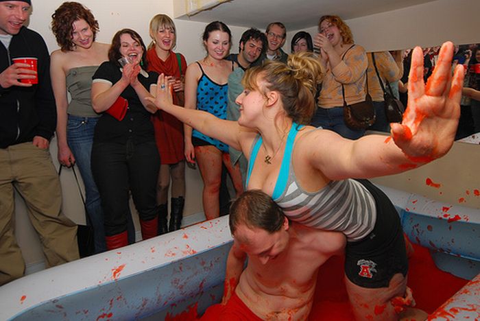 Jell-O Wrestling Bikini Babes (34 pics)