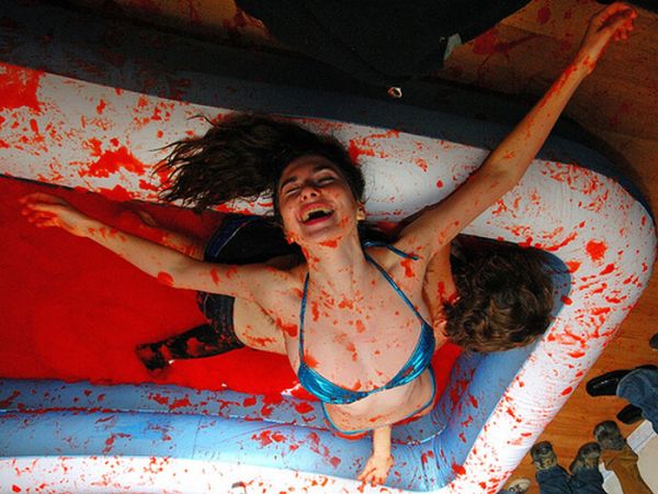 Jell-O Wrestling Bikini Babes (34 pics)