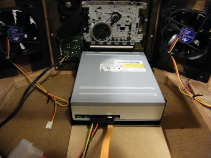 Case Mod. PC Inside a Turntable (26 pics)