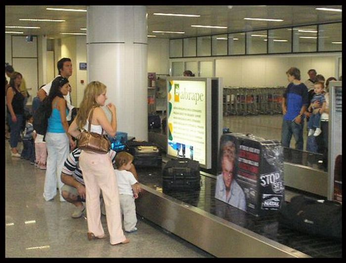 The Best of Airport Ads (45 pics)