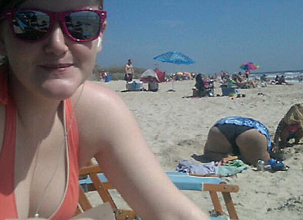 Bikini Photobombs (25 pics)