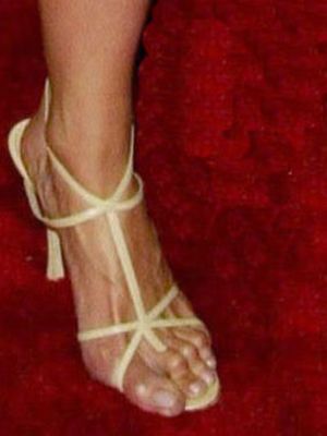 Celebrities With Ugly Feet (21 pics)