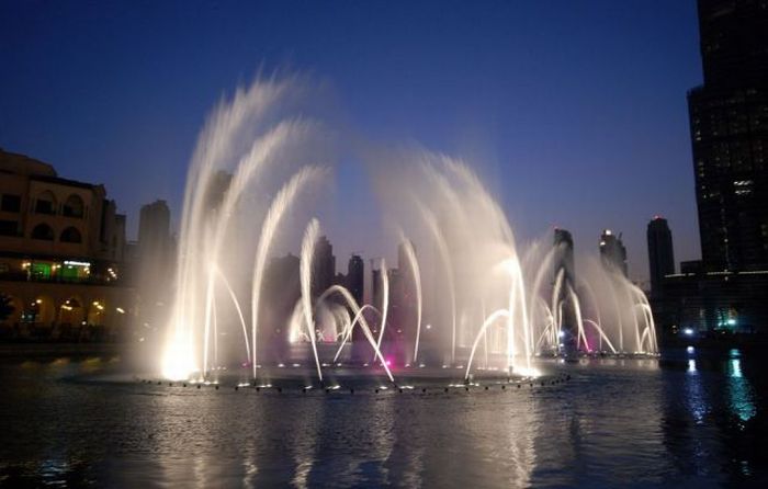 Amazing Water Fountain of Burj Dubai Lake (20 pics + 1 video)