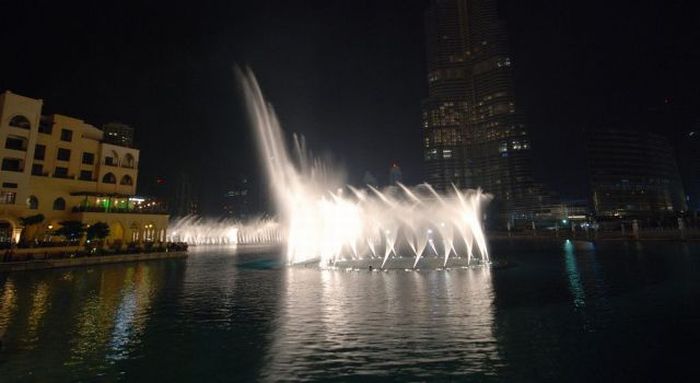 Amazing Water Fountain of Burj Dubai Lake (20 pics + 1 video)