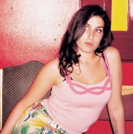 Amy Winehouse Aging Timeline (16 pics)