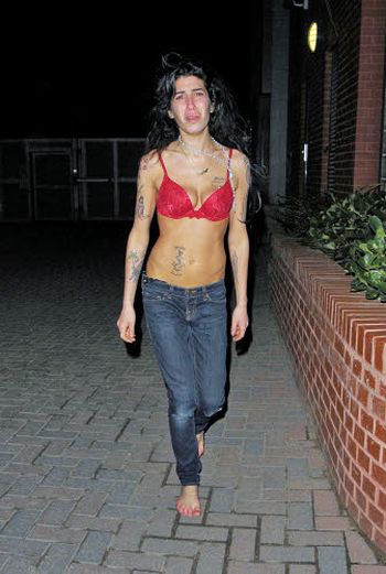 Amy Winehouse Aging Timeline (16 pics)