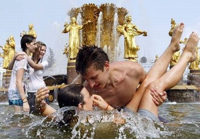 Extremely Hot Summer Around the World (77 pics)