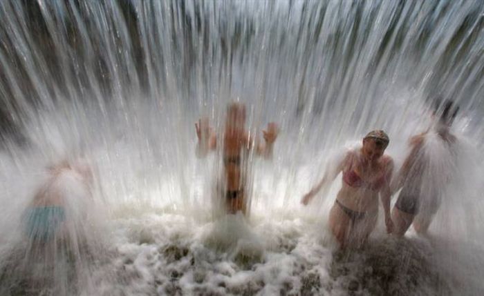 Extremely Hot Summer Around the World (77 pics)