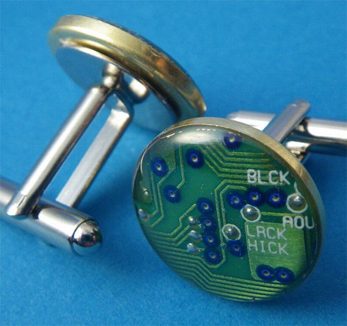 Geeky Cufflinks (17 pics)